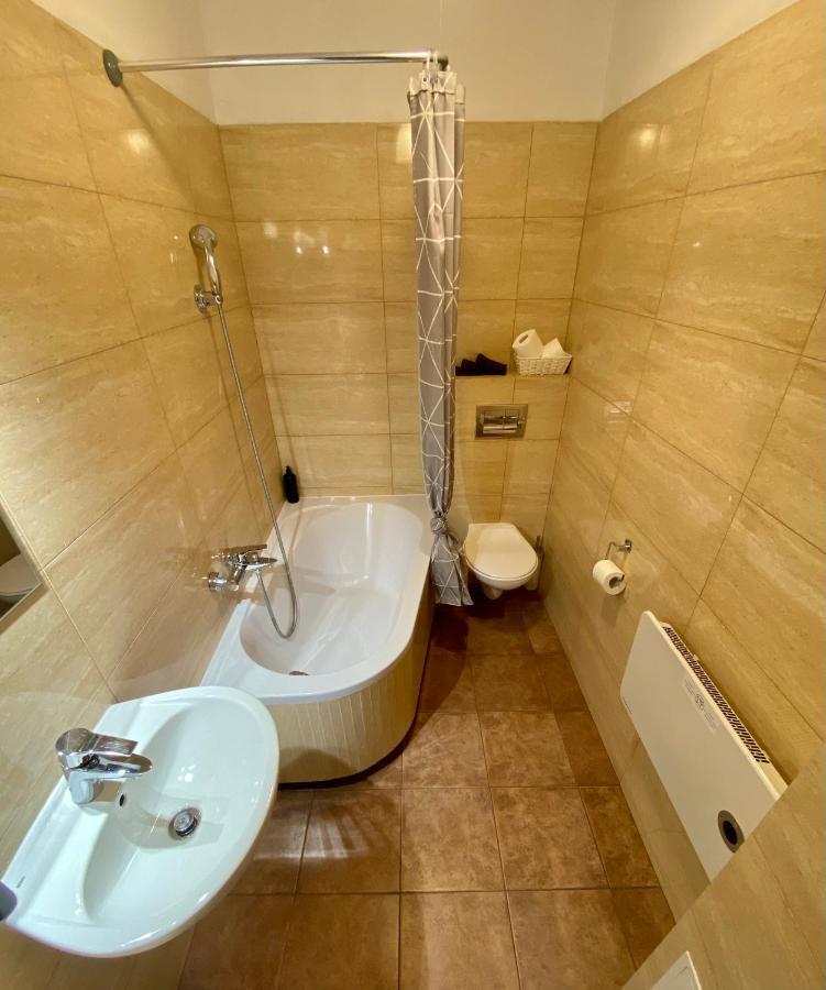 קרקוב Topolove Rooms & Apartments מראה חיצוני תמונה